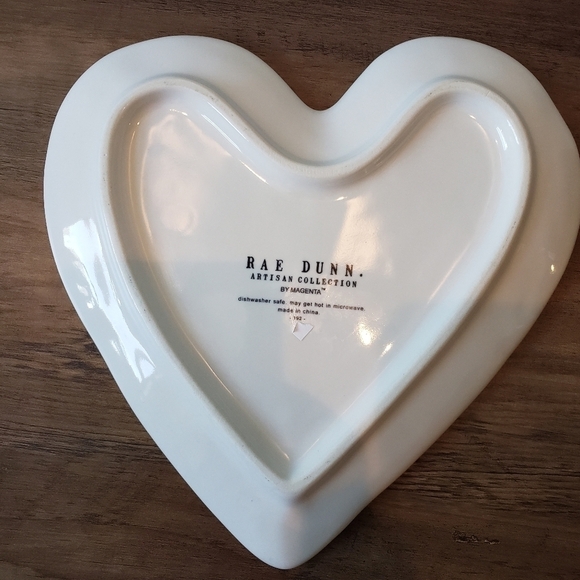RAE DUNN AUTHENTIC HEART PLATE - XOXO - Picture 3 of 3